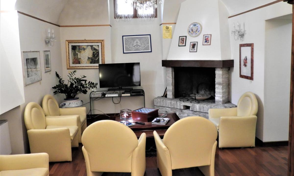 Deco Hotel Perugia Esterno foto
