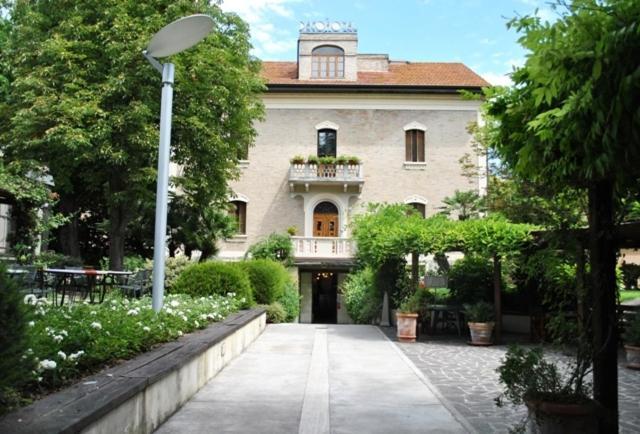 Deco Hotel Perugia Esterno foto