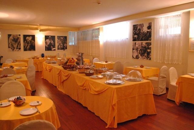 Deco Hotel Perugia Esterno foto
