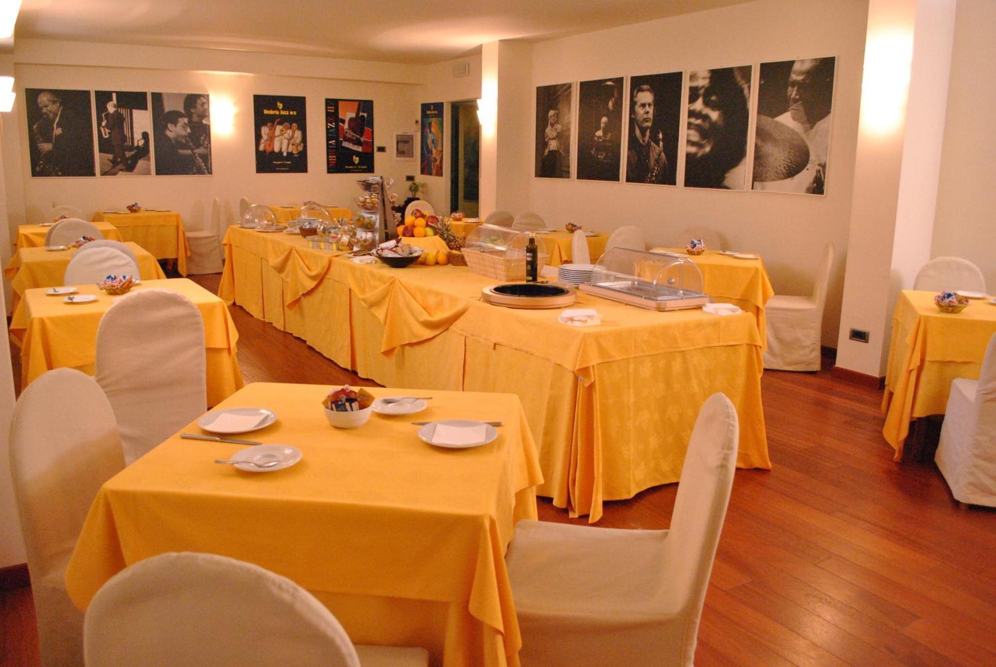 Deco Hotel Perugia Esterno foto