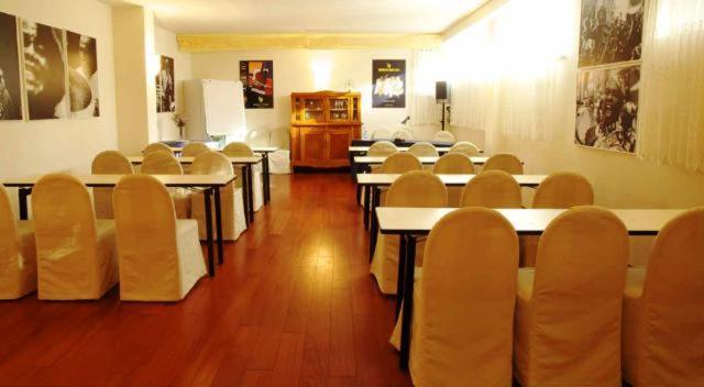 Deco Hotel Perugia Esterno foto