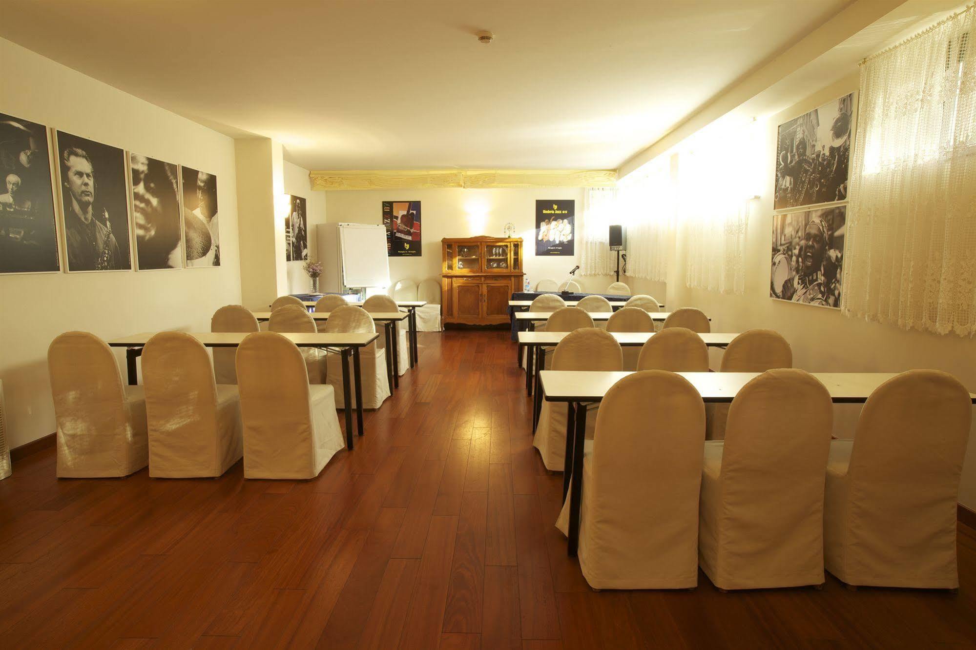 Deco Hotel Perugia Esterno foto