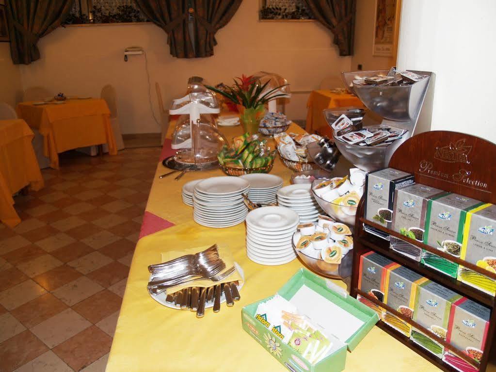 Deco Hotel Perugia Esterno foto